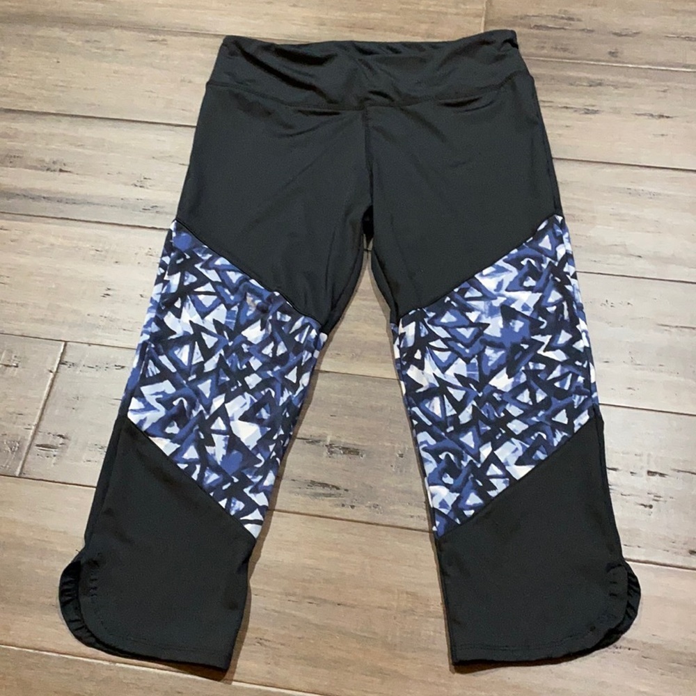 5 for $25‎ Mono B Capri leggings